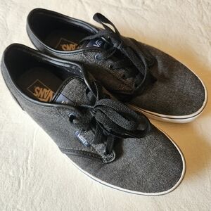 Youth sz 5.5 Vans canvas skater shoes